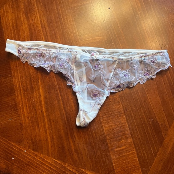 Bra and Panties Set - Picture 4 of 8